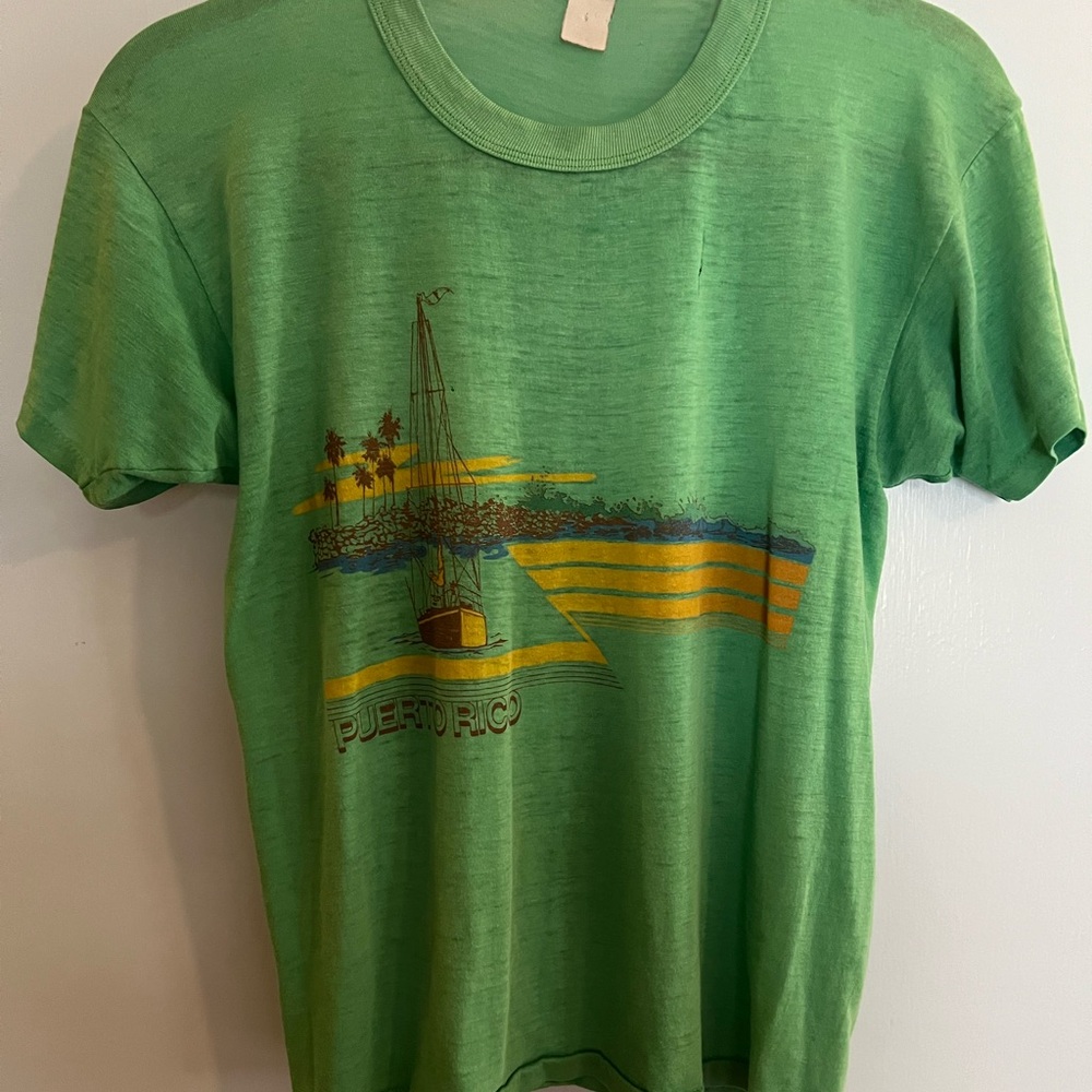 Vintage Green Puerto Rico Graphic T-Shirt